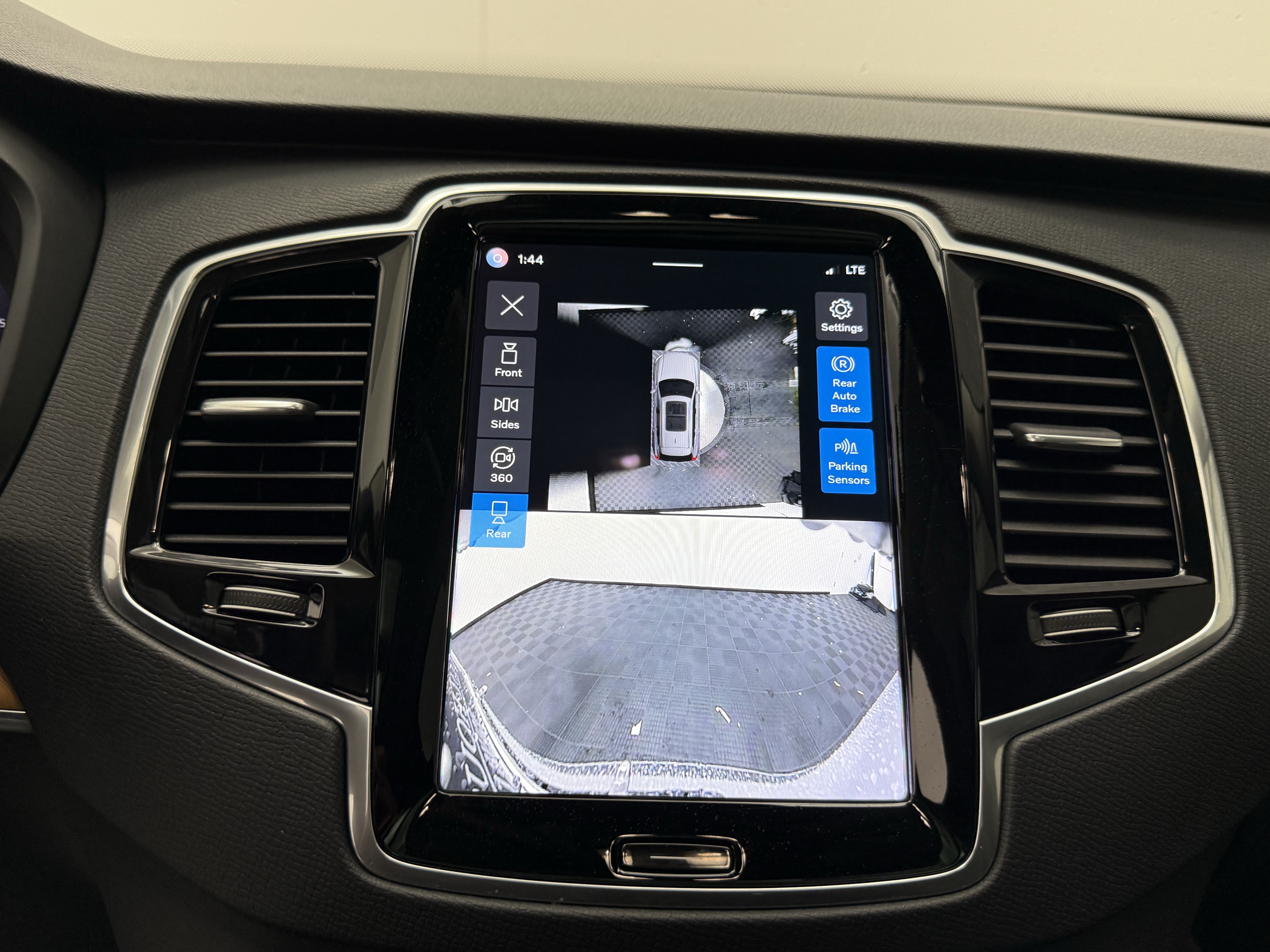 Certified 2024 Volvo XC90 B6 Plus w/ Protection Package Premier AWD/4WD image 20