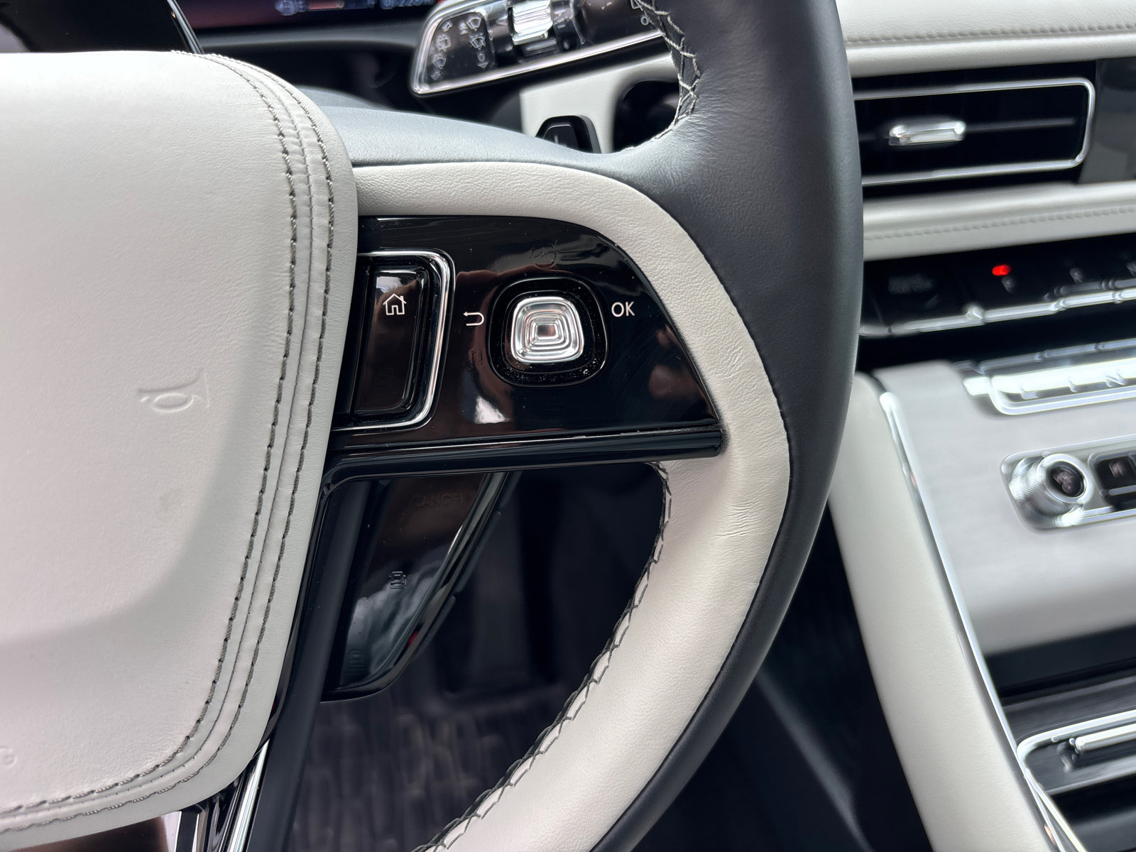 New 2026 Lincoln Aviator Reserve AWD/4WD image 18