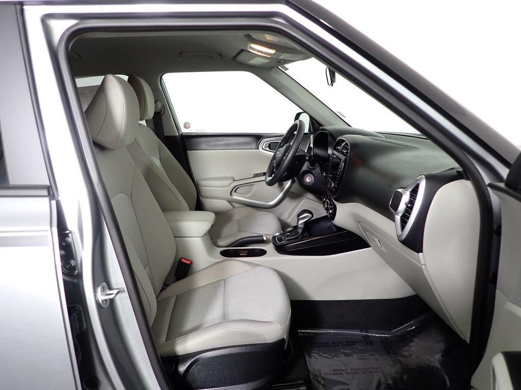 Used 2025 Kia Soul LX w/ LX Technology Package FWD image 33