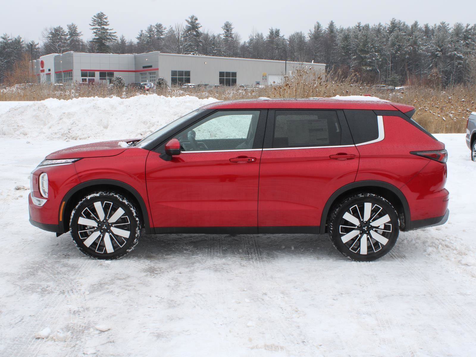 New 2025 Mitsubishi Outlander SE image 5