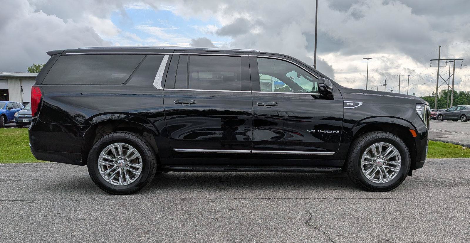 Used 2023 GMC Yukon XL SLT w/ SLT Luxury Package AWD/4WD image 5