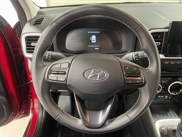 Used 2023 Hyundai Venue Limited image 16