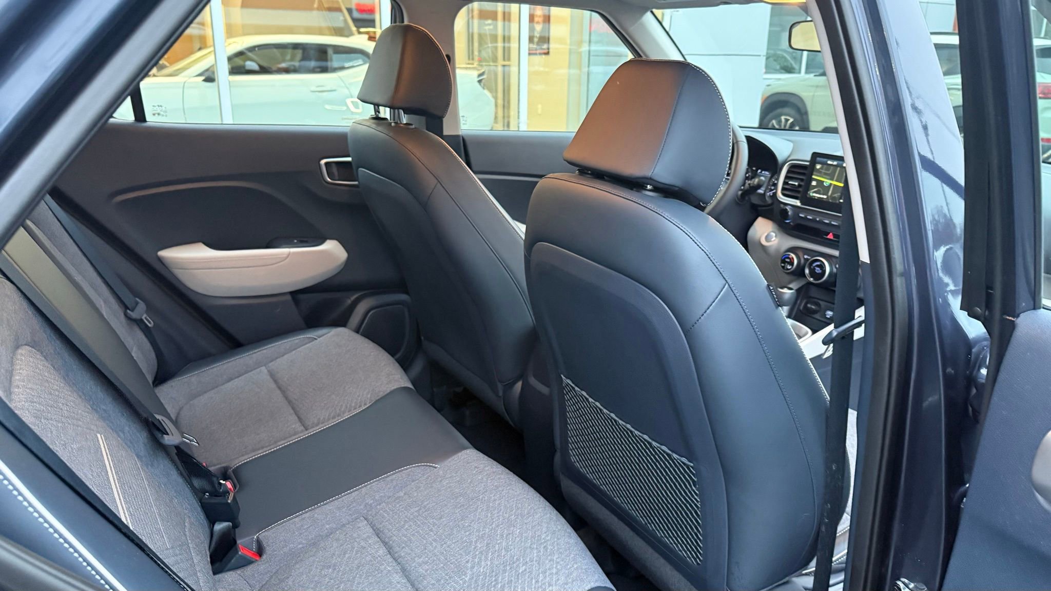 Used 2020 Hyundai Venue image 22