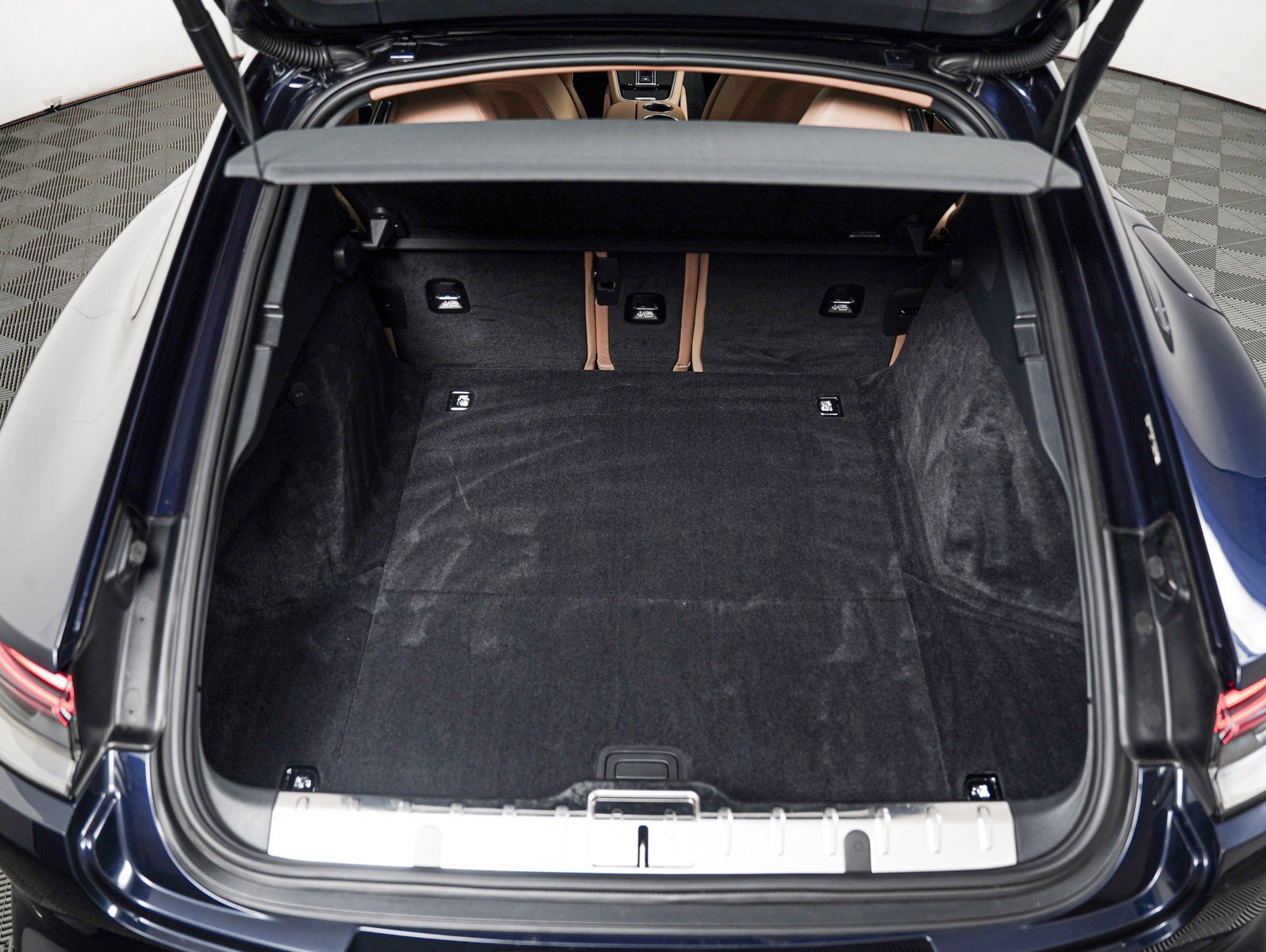 Certified 2023 Porsche Panamera Platinum Edition image 28