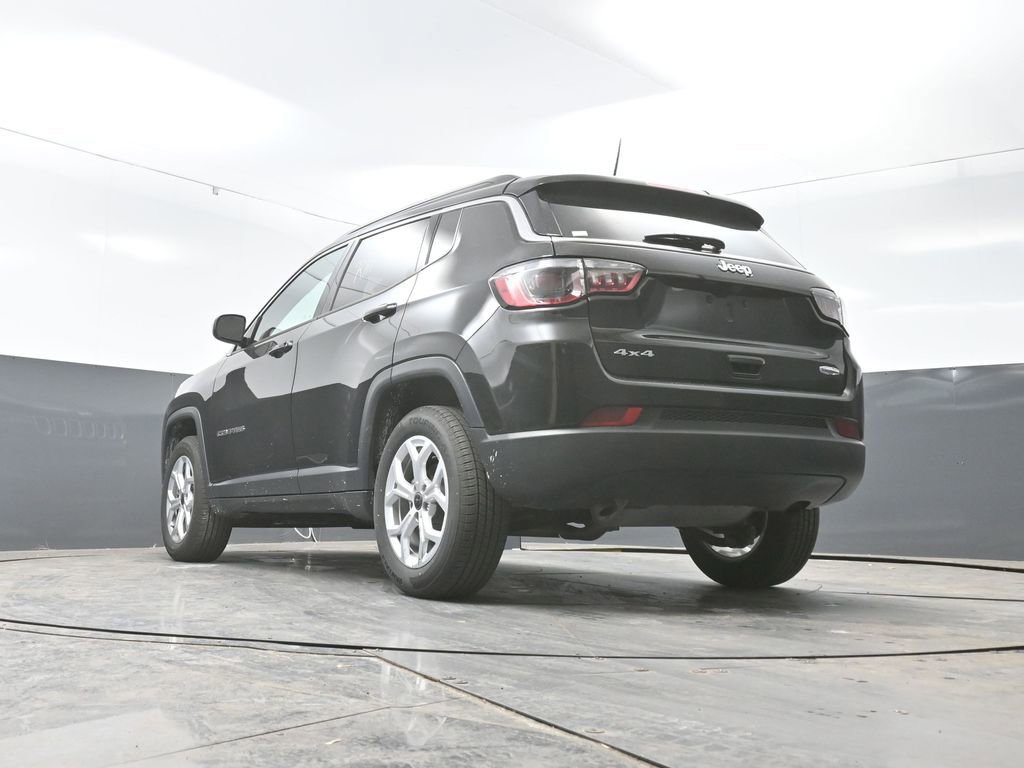 Used 2025 Jeep Compass Latitude image 31