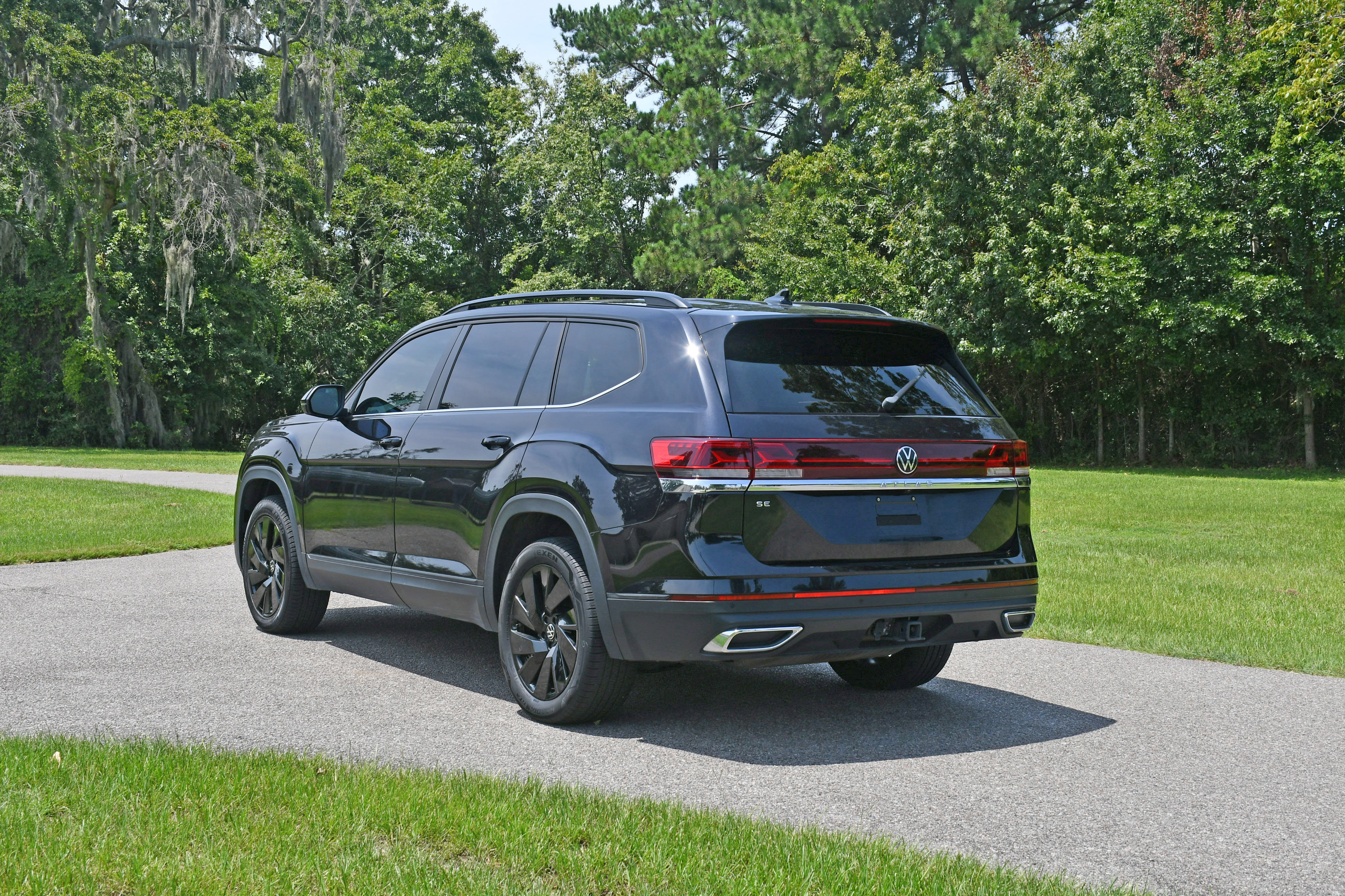 Used 2024 Volkswagen Atlas SE FWD image 3