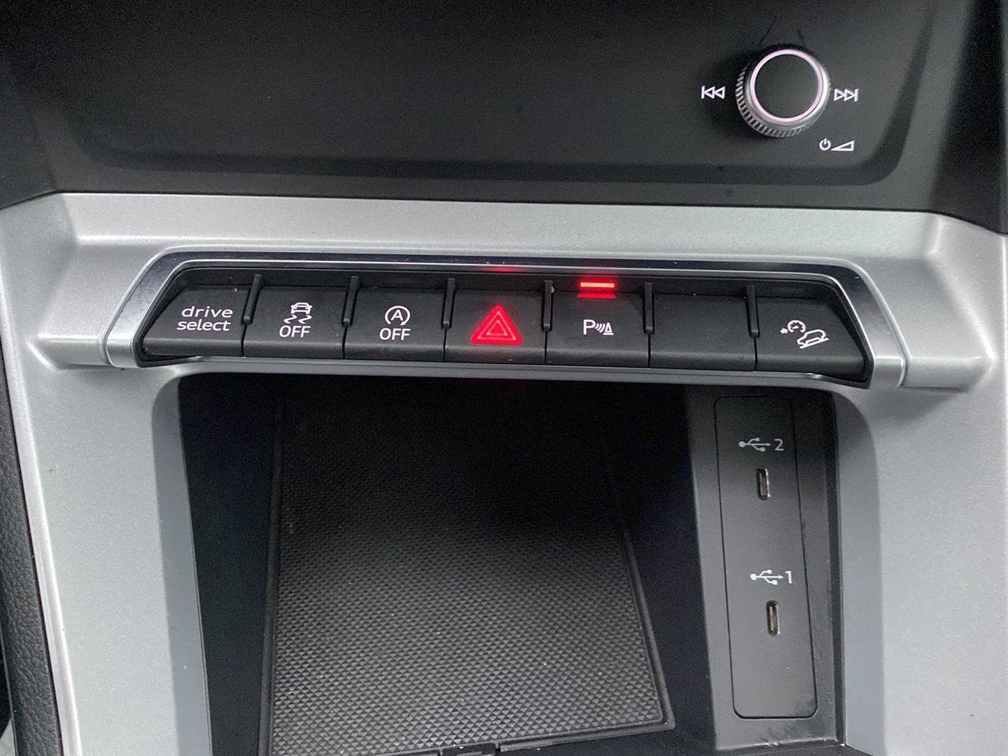 Used 2025 Audi Q3 2.0T Premium image 29