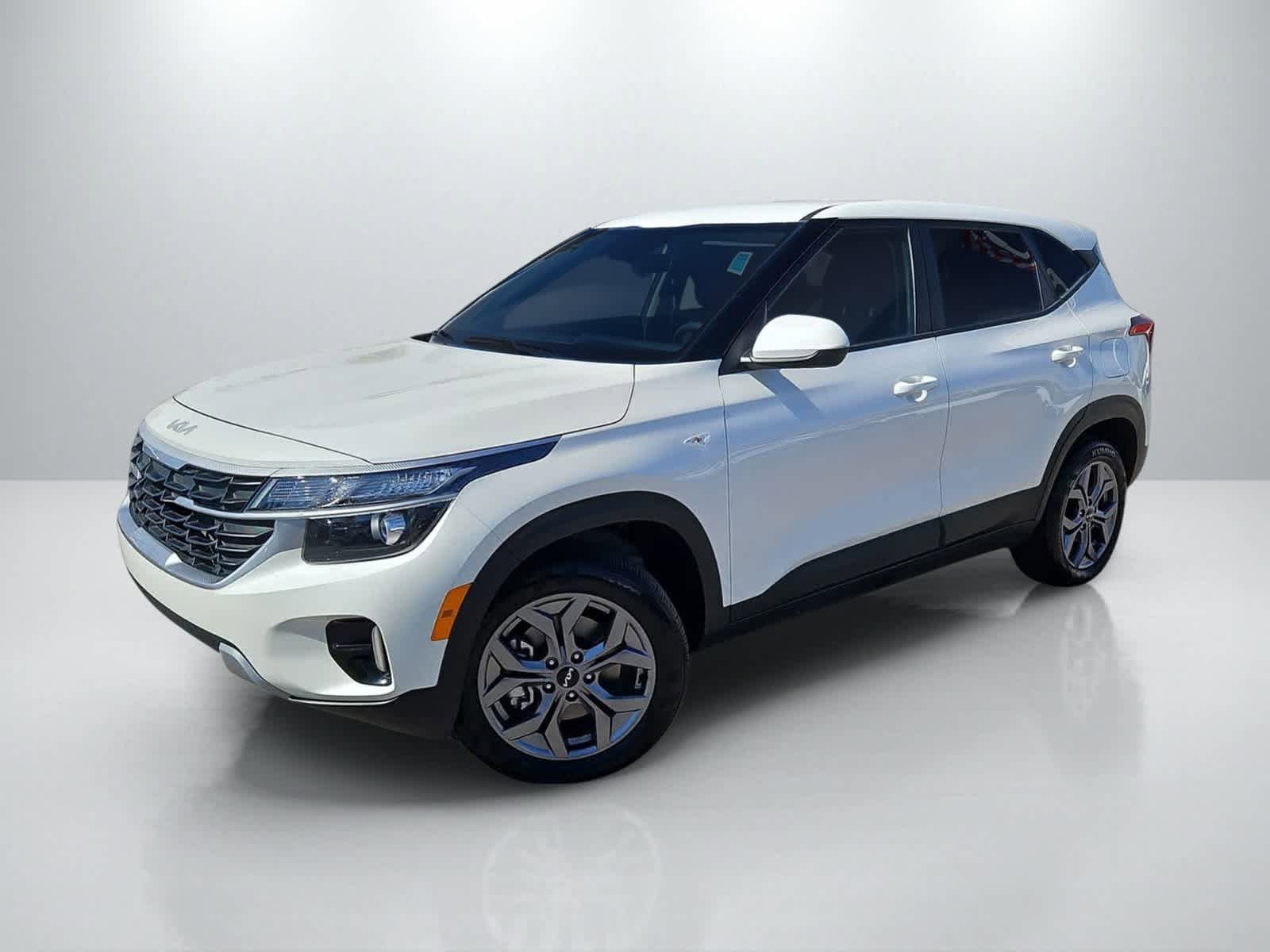 Used 2024 Kia Seltos LX AWD/4WD image 2
