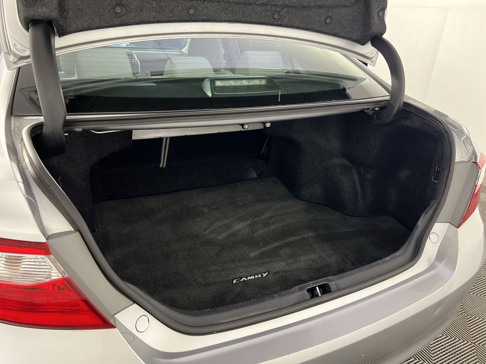 Used 2015 Toyota Camry LE FWD image 26
