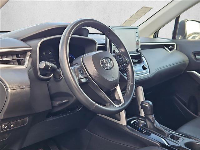 Used 2022 Toyota Corolla Cross XLE w/ Convenience Package FWD image 10