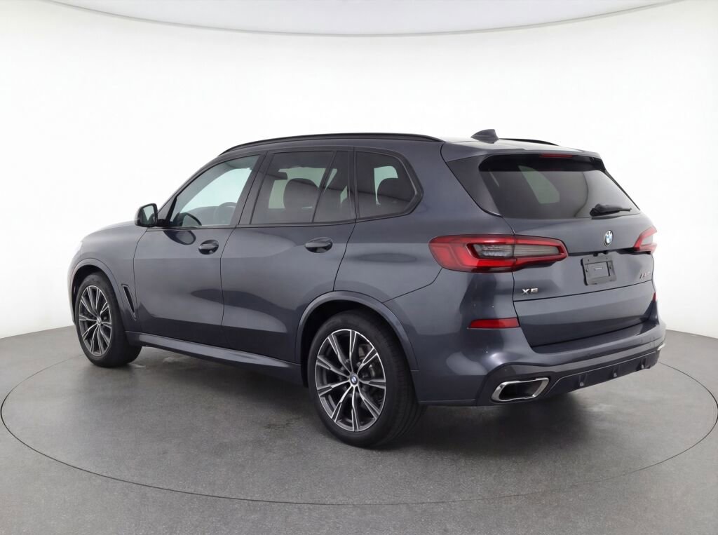 Used 2020 BMW X5 M50i w/ Premium Package image 4