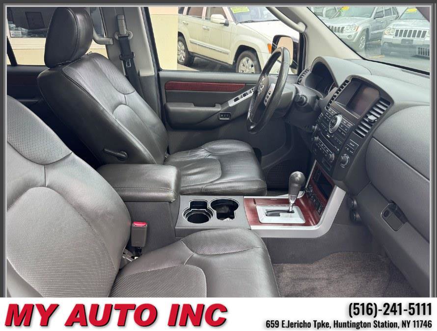 Used 2010 Nissan Pathfinder LE w/ Navigation Pkg image 30