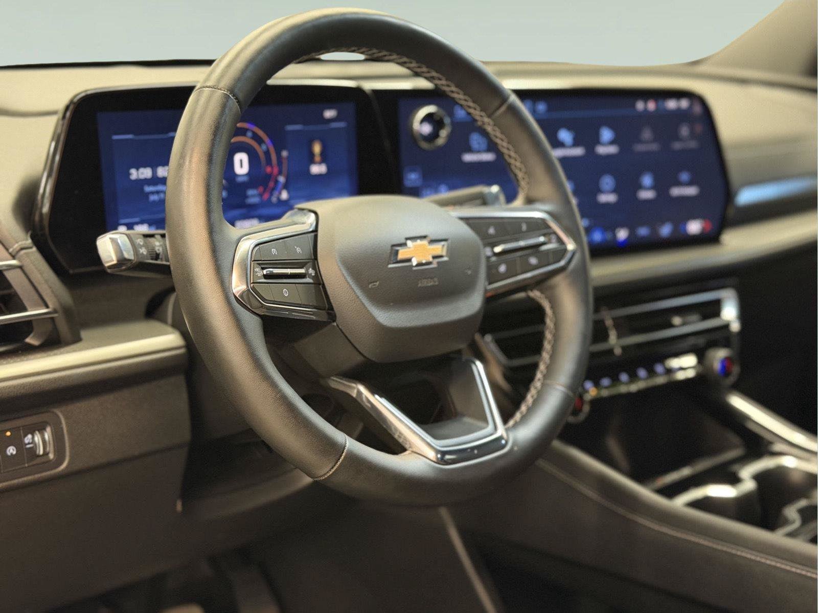 Used 2025 Chevrolet Traverse LT AWD/4WD image 20
