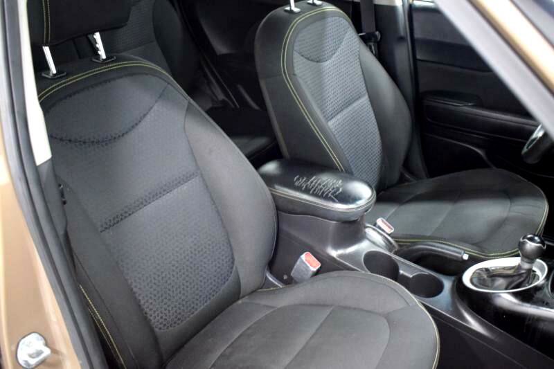 Used 2015 Kia Soul + image 8