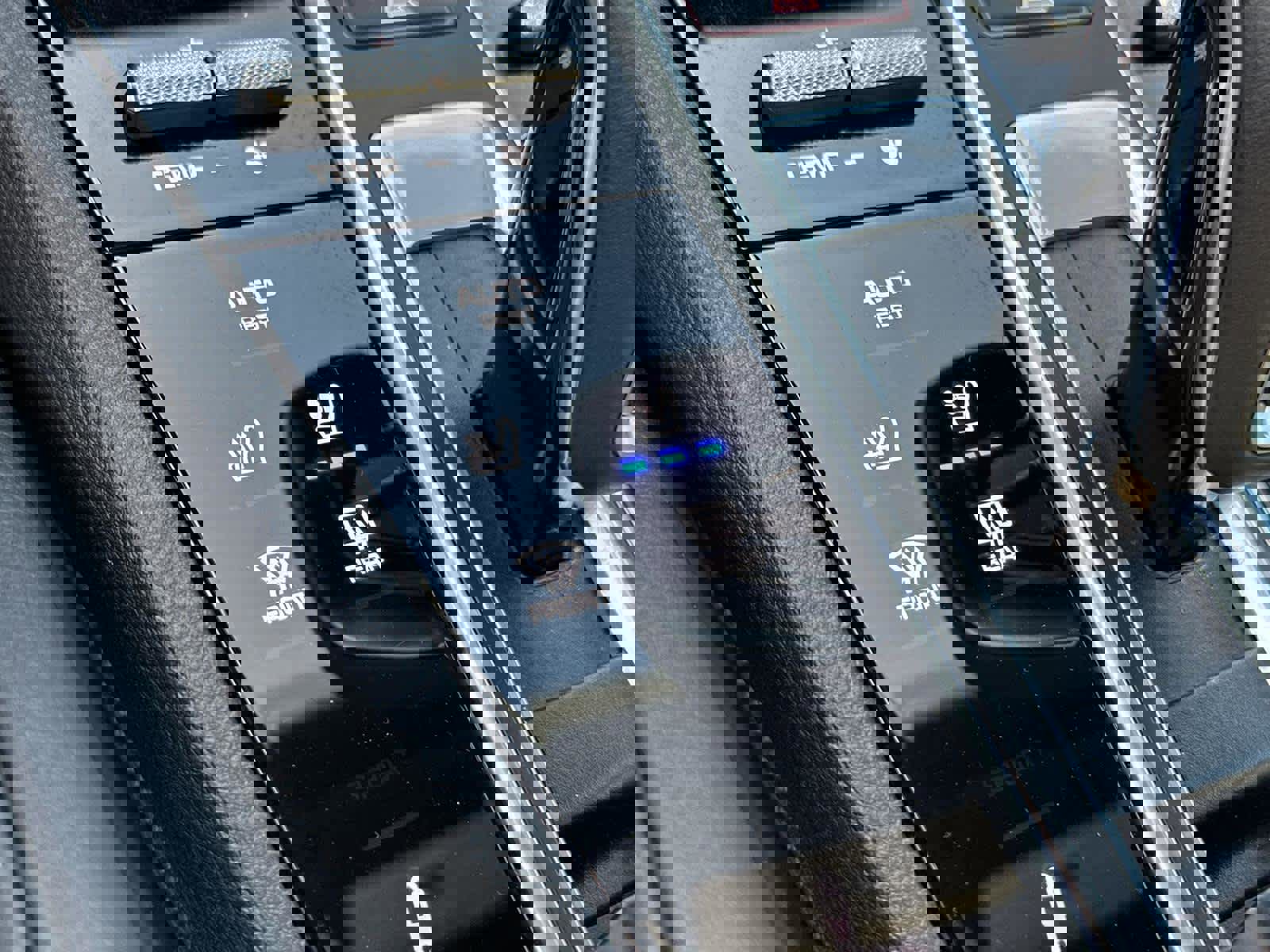 Used 2023 Porsche Cayenne Platinum Edition image 26