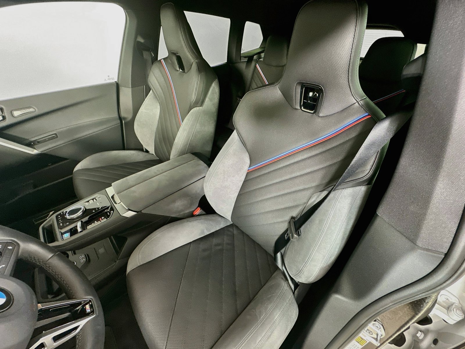 Used 2026 BMW iX xDrive60 w/ M Sport Package AWD/4WD image 34