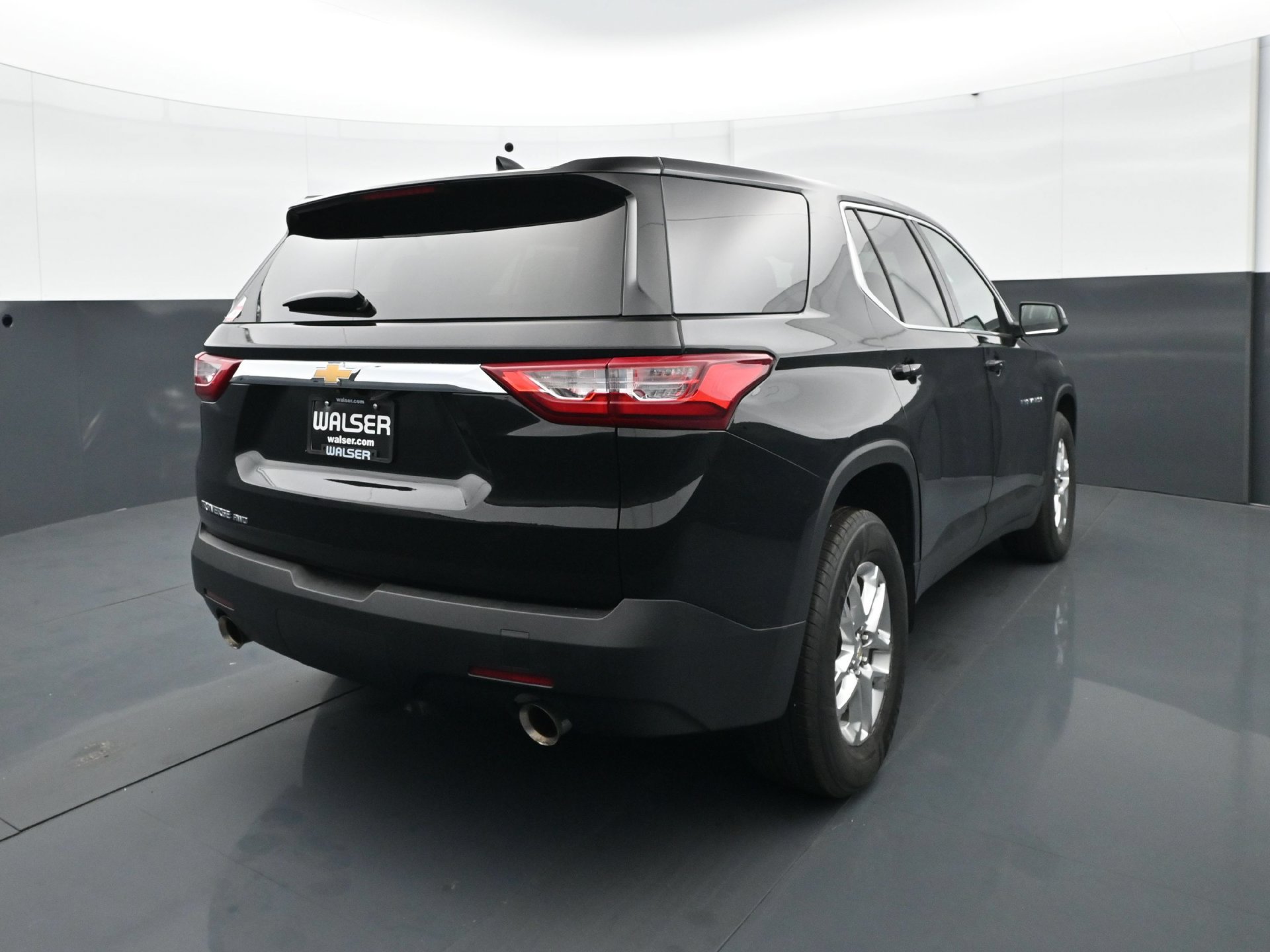 Used 2021 Chevrolet Traverse LS AWD/4WD image 6