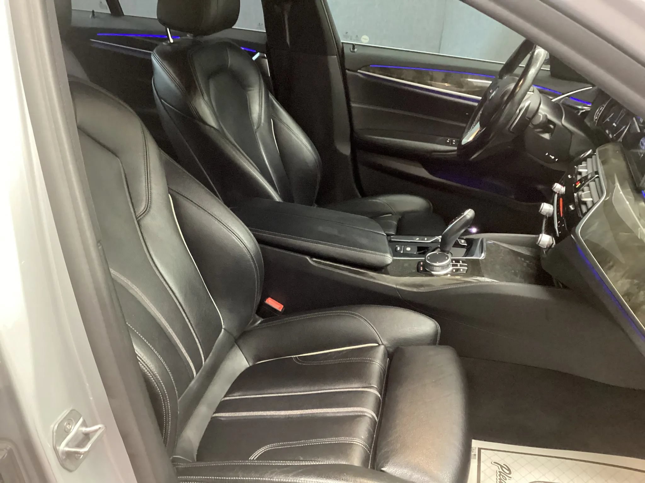 Used 2018 BMW 530e xDrive w/ Premium Package 2 AWD/4WD image 12