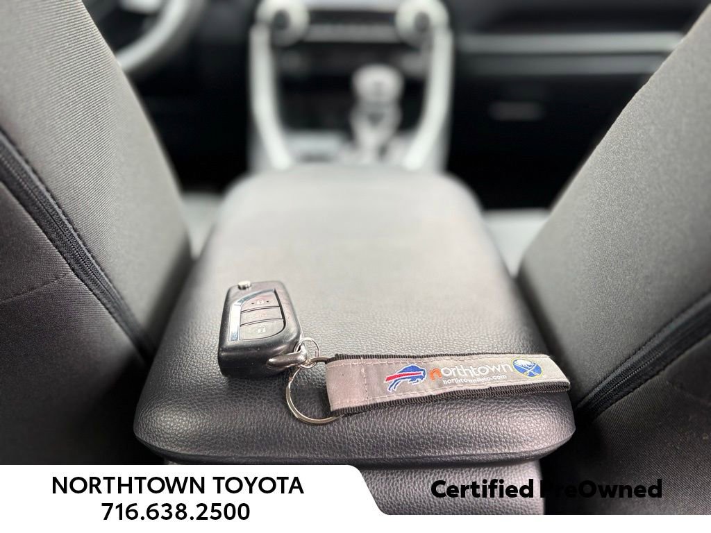 Used 2021 Toyota RAV4 LE image 33