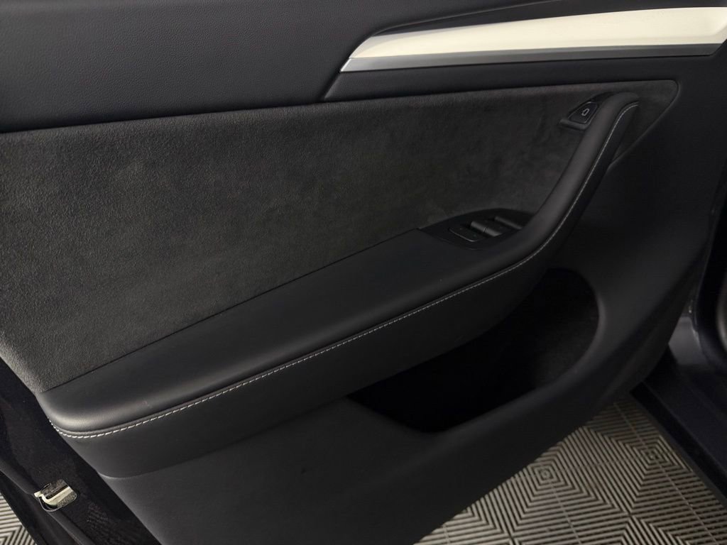 Used 2024 Tesla Model Y Long Range image 24