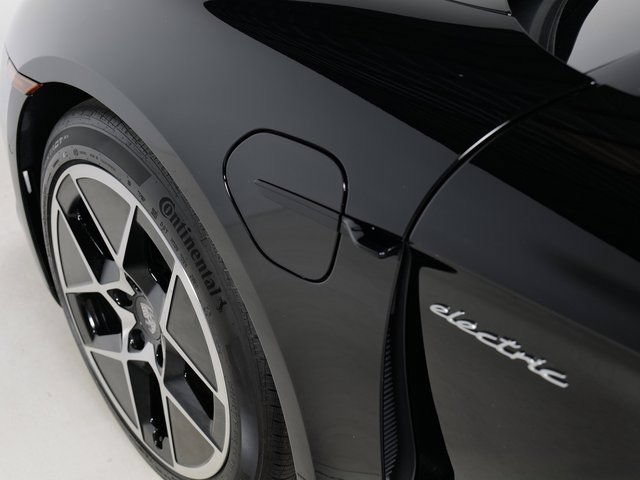 Certified 2025 Porsche Taycan AWD/4WD image 11