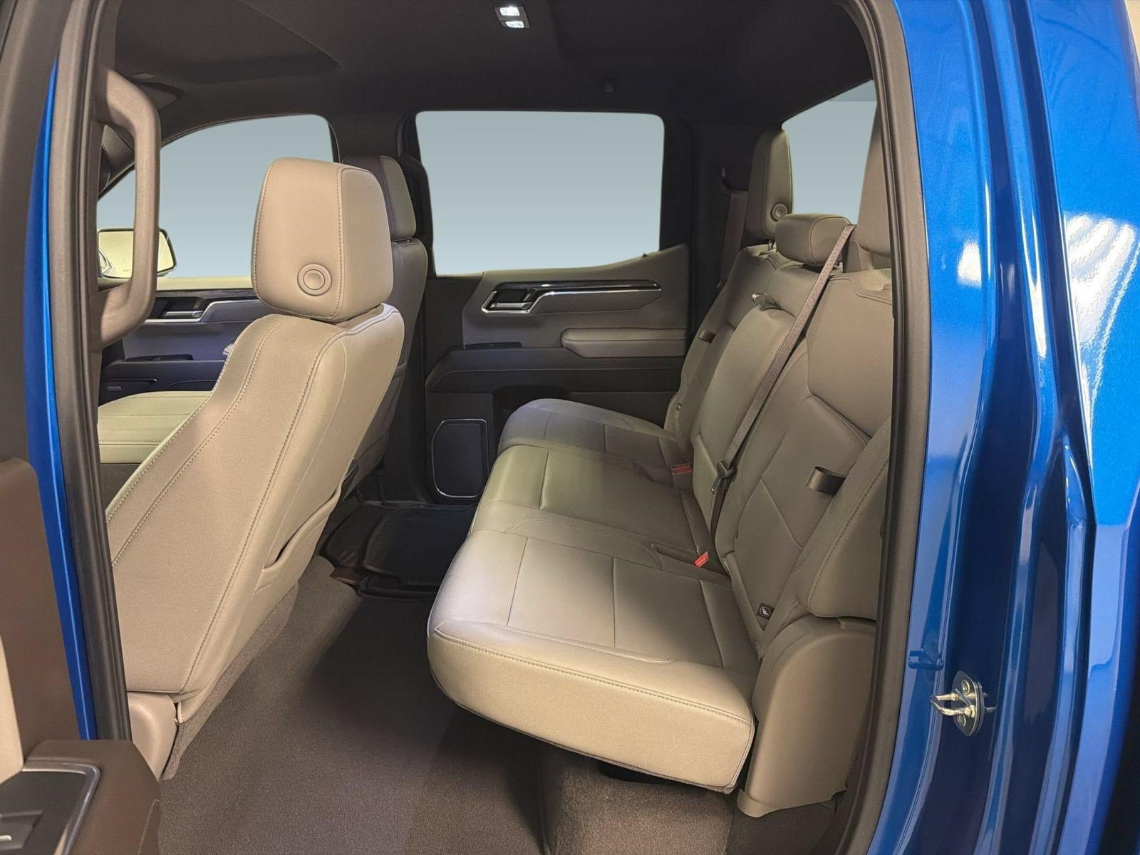 Used 2023 Chevrolet Silverado 1500 LTZ AWD/4WD image 24