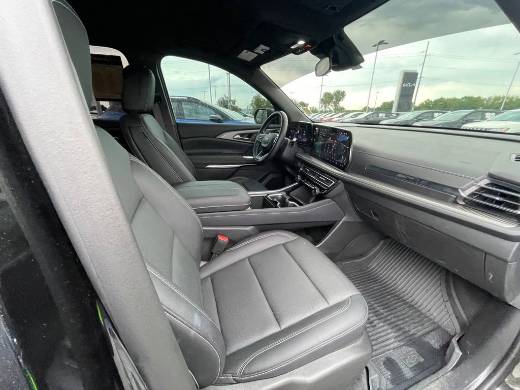Used 2025 Chevrolet Traverse LT w/ Driver Confidence Package FWD image 31