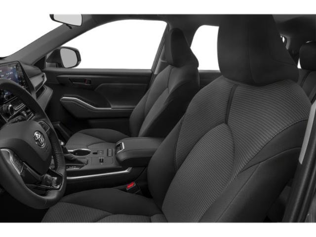 Used 2022 Toyota Highlander LE AWD/4WD image 9