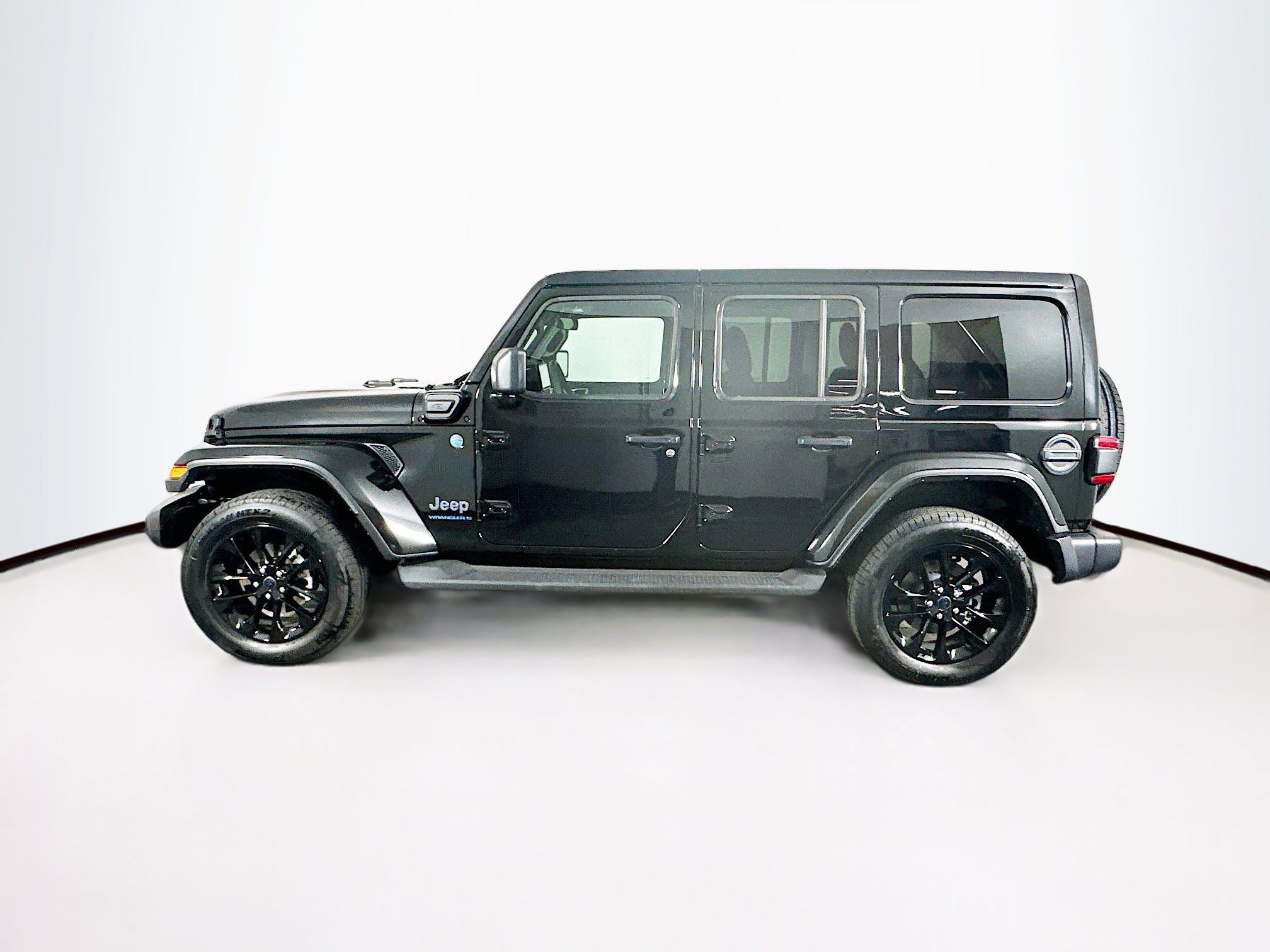 Used 2025 Jeep Wrangler Sahara AWD/4WD image 4