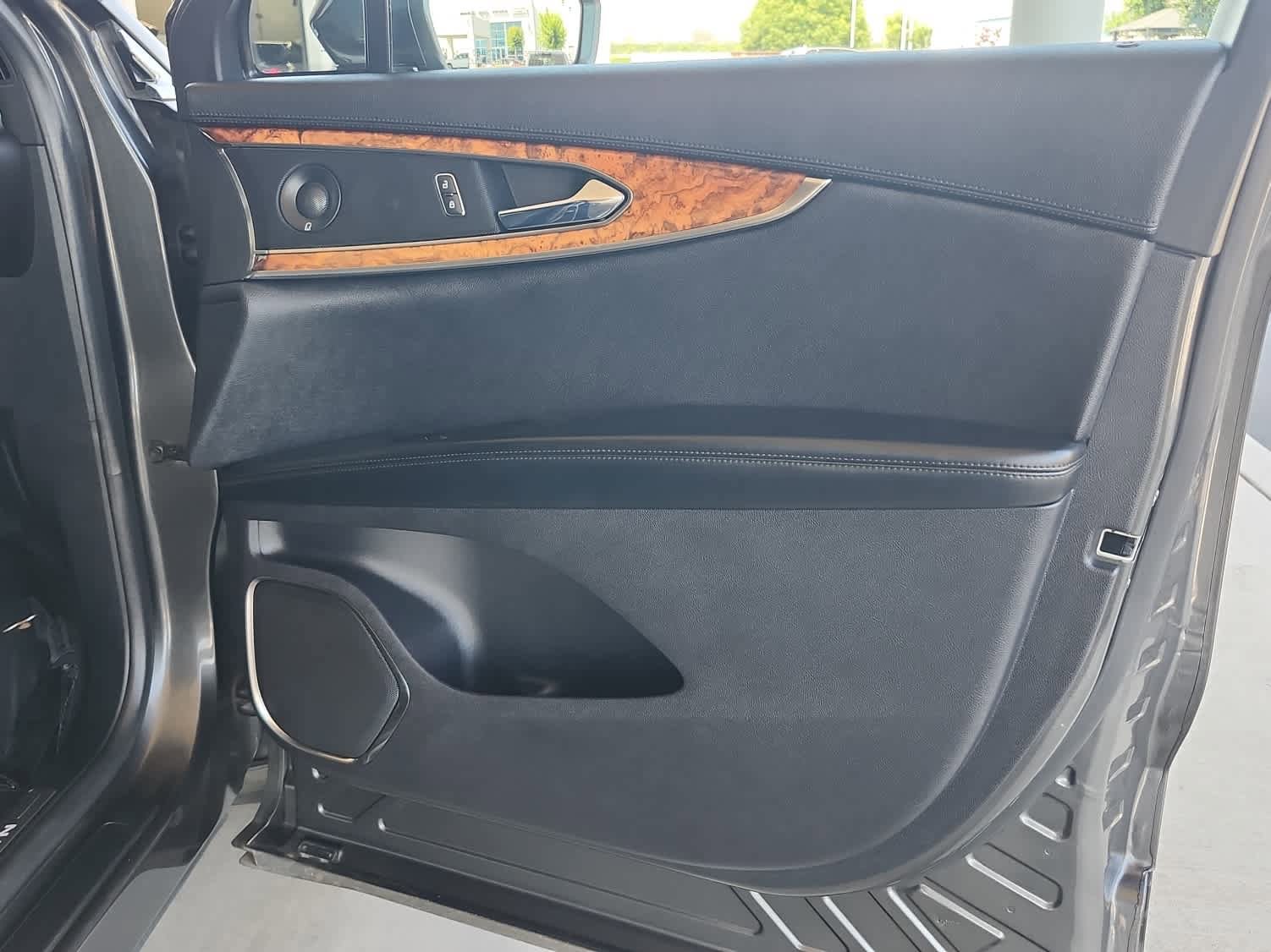 Used 2019 Lincoln Nautilus Reserve FWD image 12