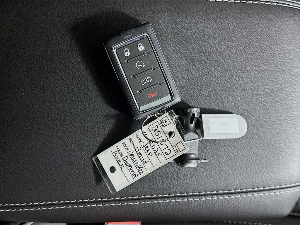 New 2025 Jeep Grand Cherokee Laredo X w/ Luxury Tech Group I RWD image 20