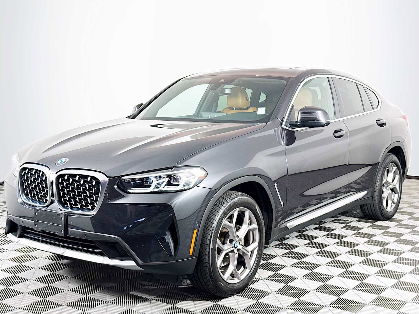 Used 2022 BMW X4 xDrive30i w/ Premium Package 2
