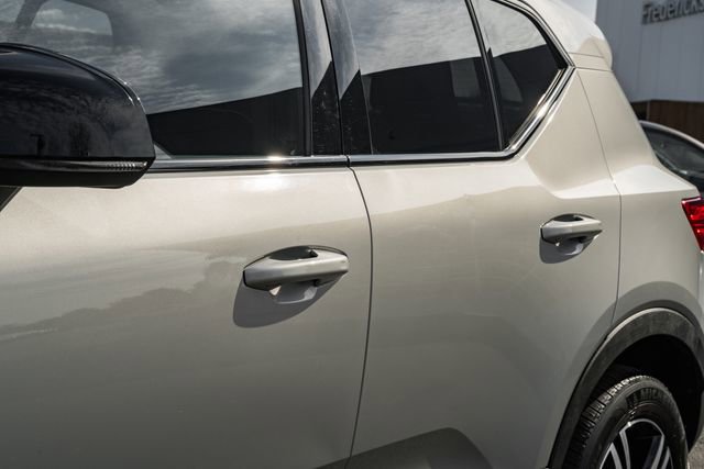 Used 2023 Volvo XC40 B5 Plus w/ Climate Package image 17