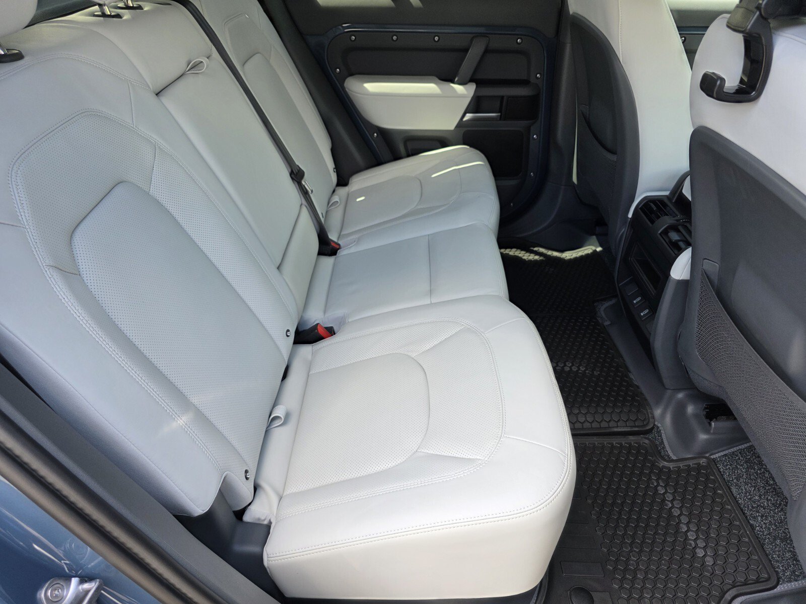 New 2026 Land Rover Defender 110 S AWD/4WD image 5