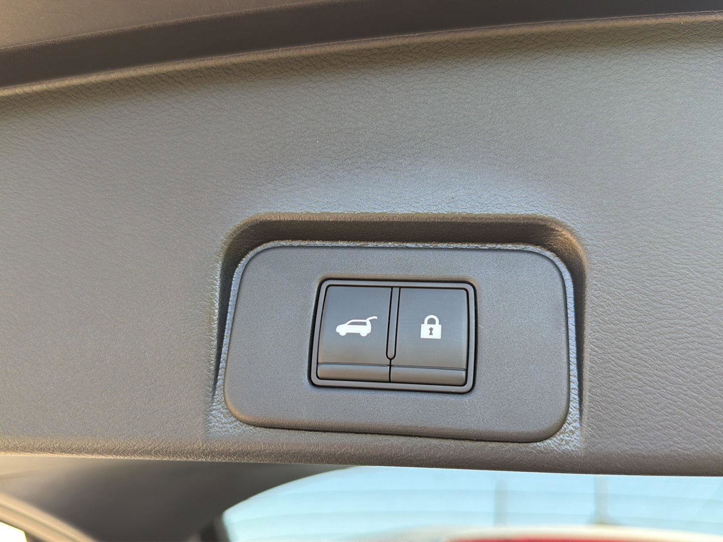 Used 2022 Nissan Rogue SV w/ SV Premium Package FWD image 35