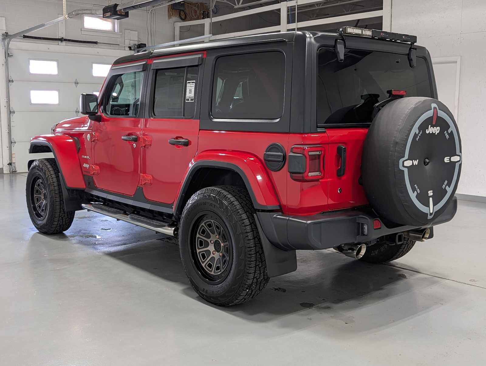 Used 2019 Jeep Wrangler Unlimited Sahara AWD/4WD image 10