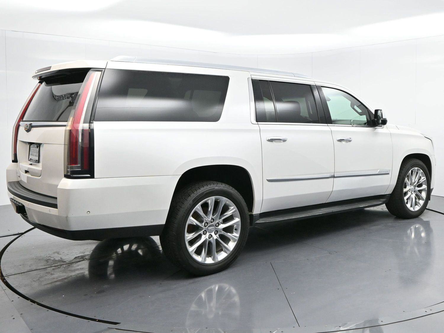 Used 2017 Cadillac Escalade ESV Luxury image 7