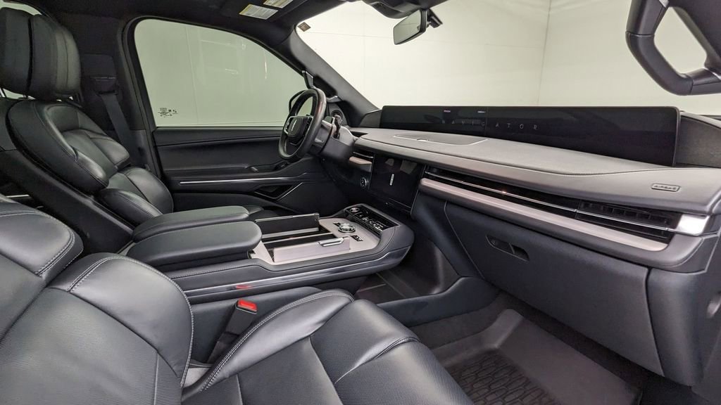 Used 2025 Lincoln Navigator Reserve w/ Jet Appearance Package image 45