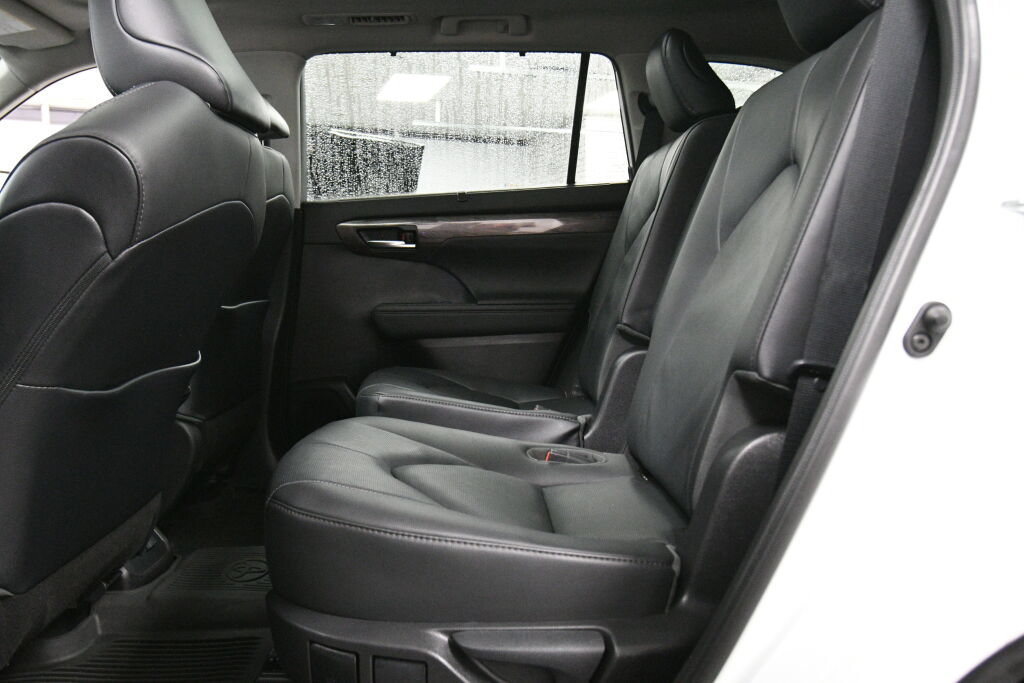 Used 2021 Toyota Highlander Platinum AWD/4WD image 22