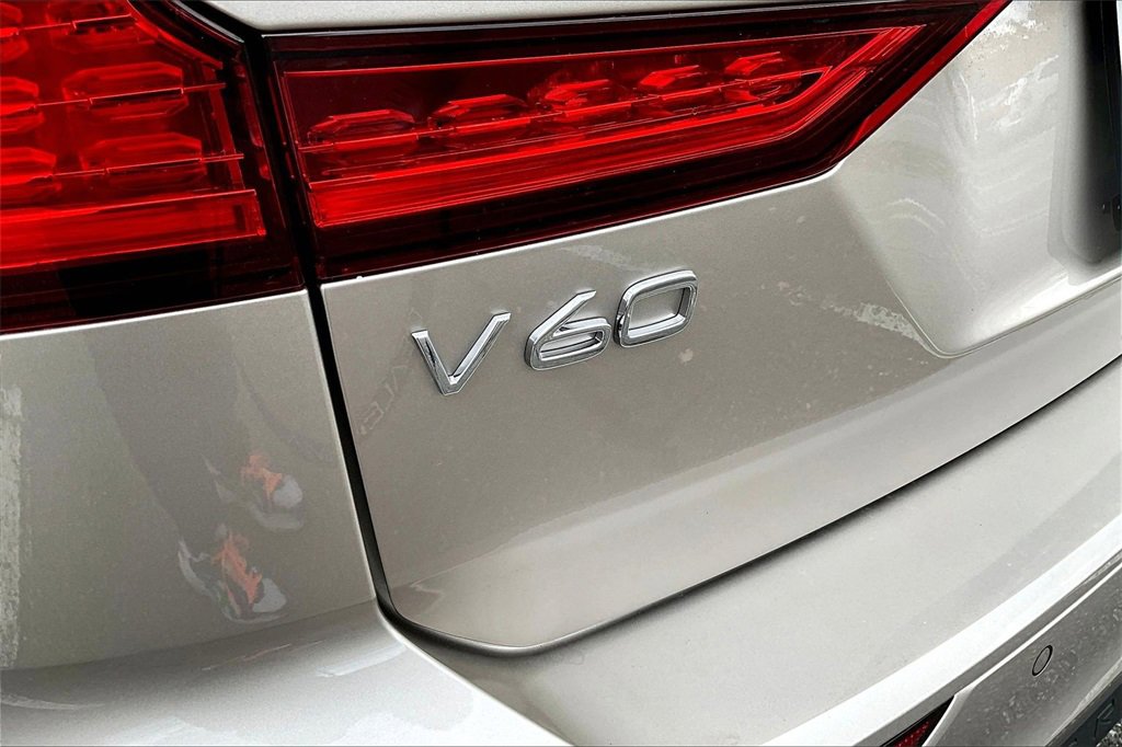 New 2026 Volvo V60 B5 Cross Country Ultra w/ Climate Package image 9
