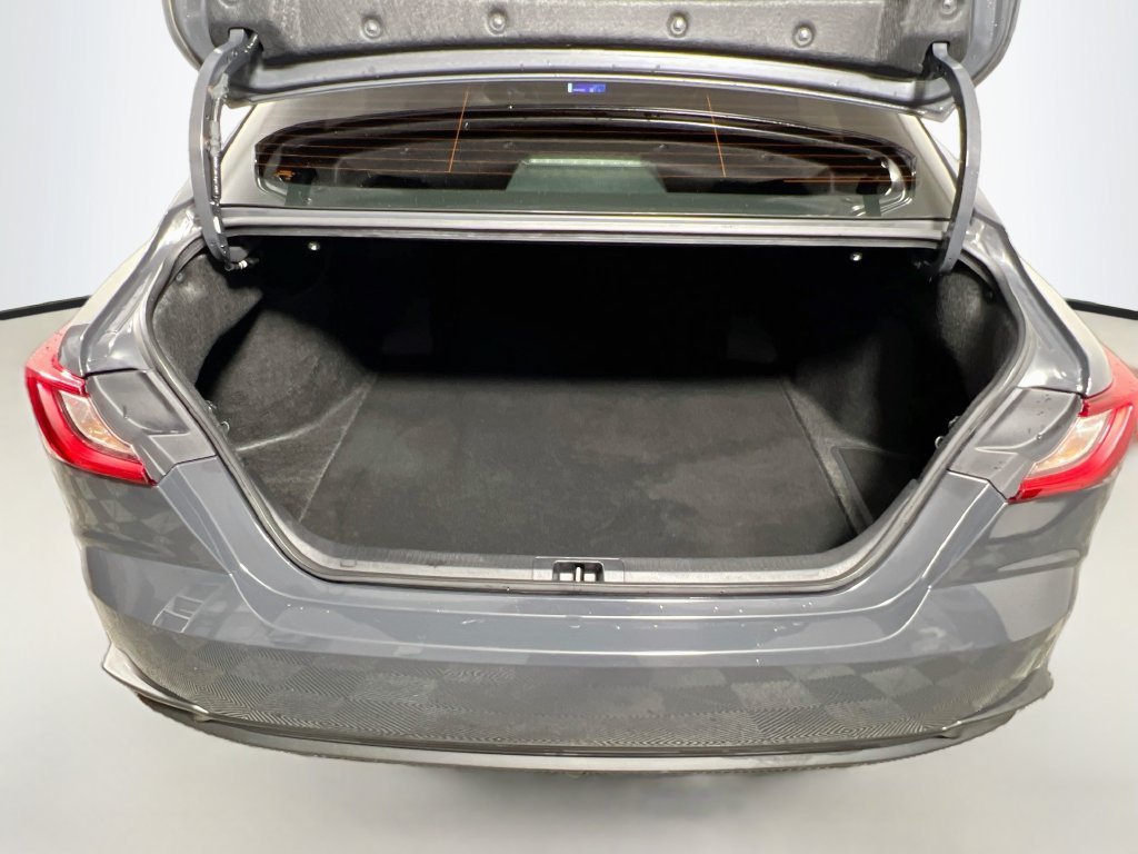Used 2025 Toyota Camry SE FWD image 31