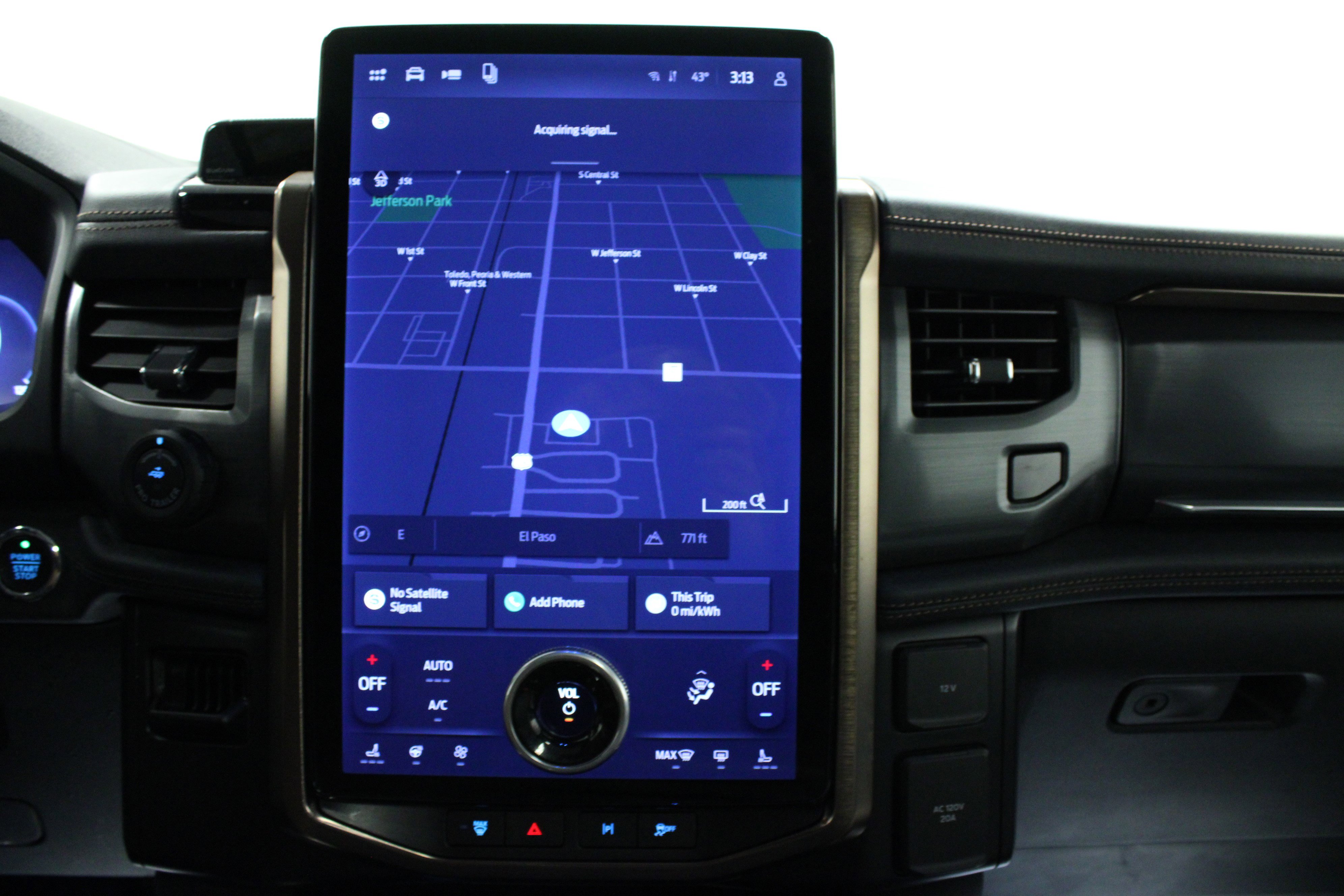 Used 2024 Ford F150 Lightning Lariat image 23