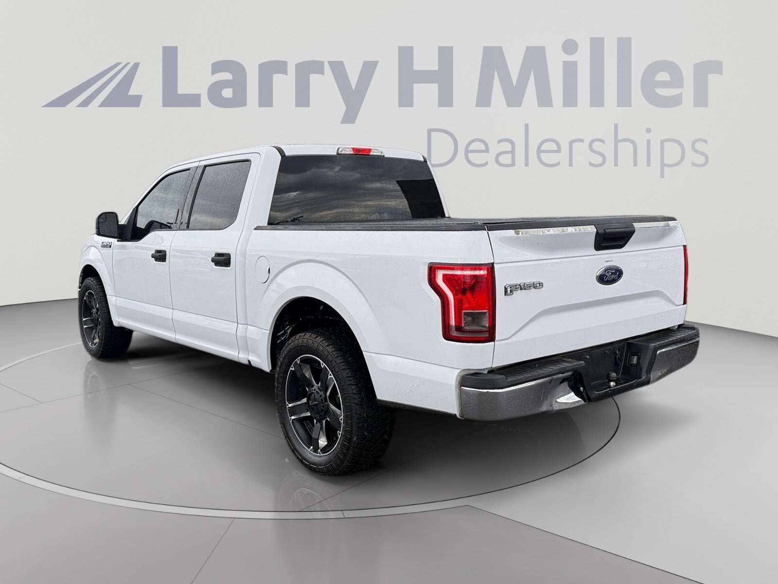 Used 2017 Ford F150 XLT RWD image 3