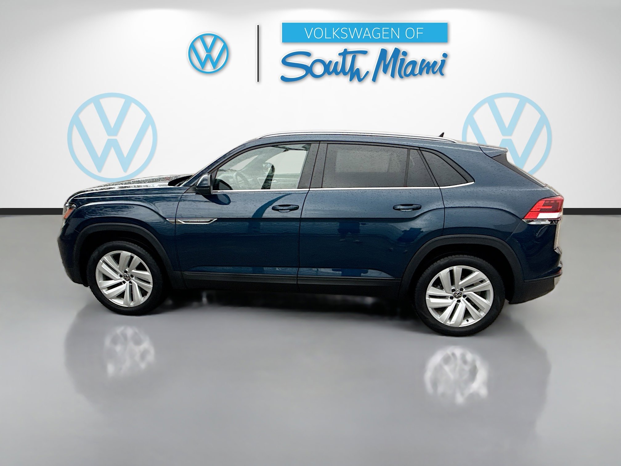 Used 2021 Volkswagen Atlas Cross Sport SE FWD image 4