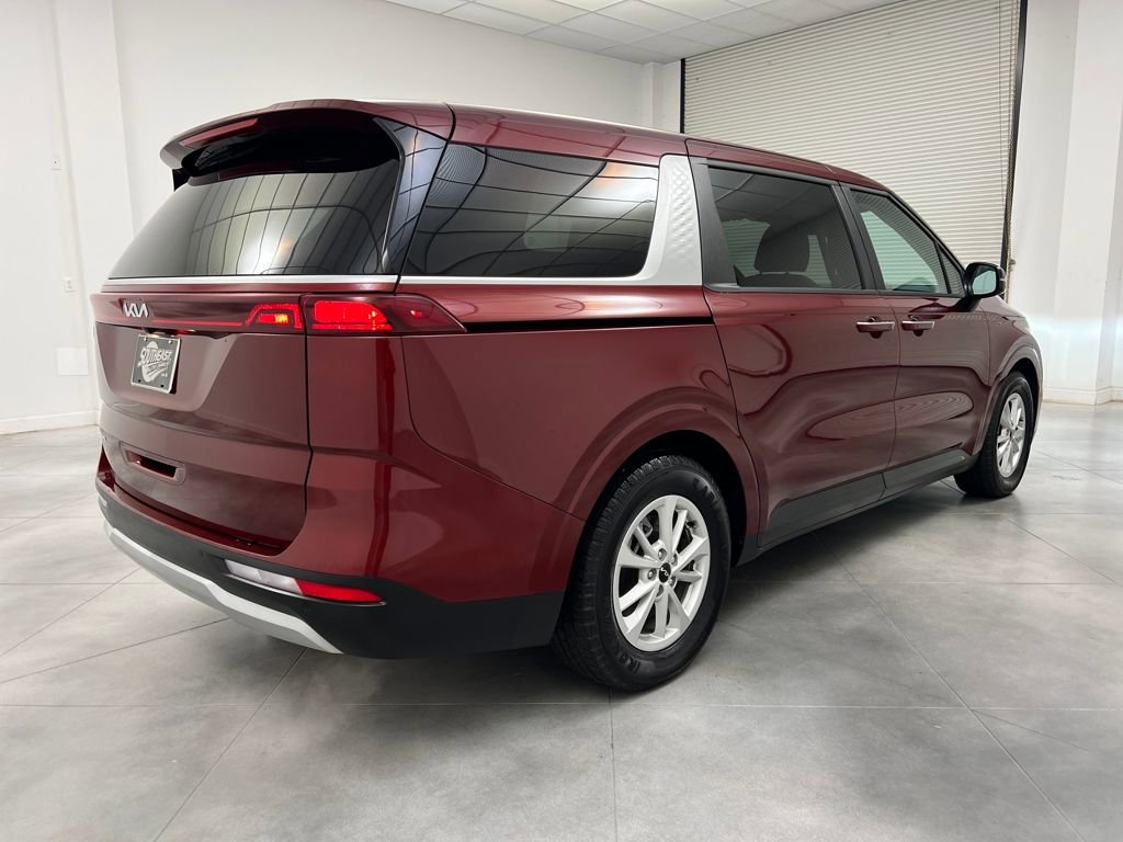 Used 2024 Kia Carnival LX image 7