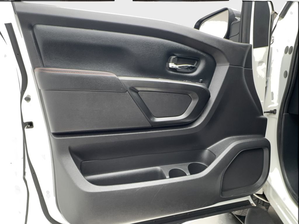 Used 2021 Nissan Titan PRO-4X image 28