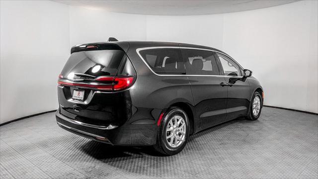 Used 2023 Chrysler Pacifica Touring-L FWD image 8