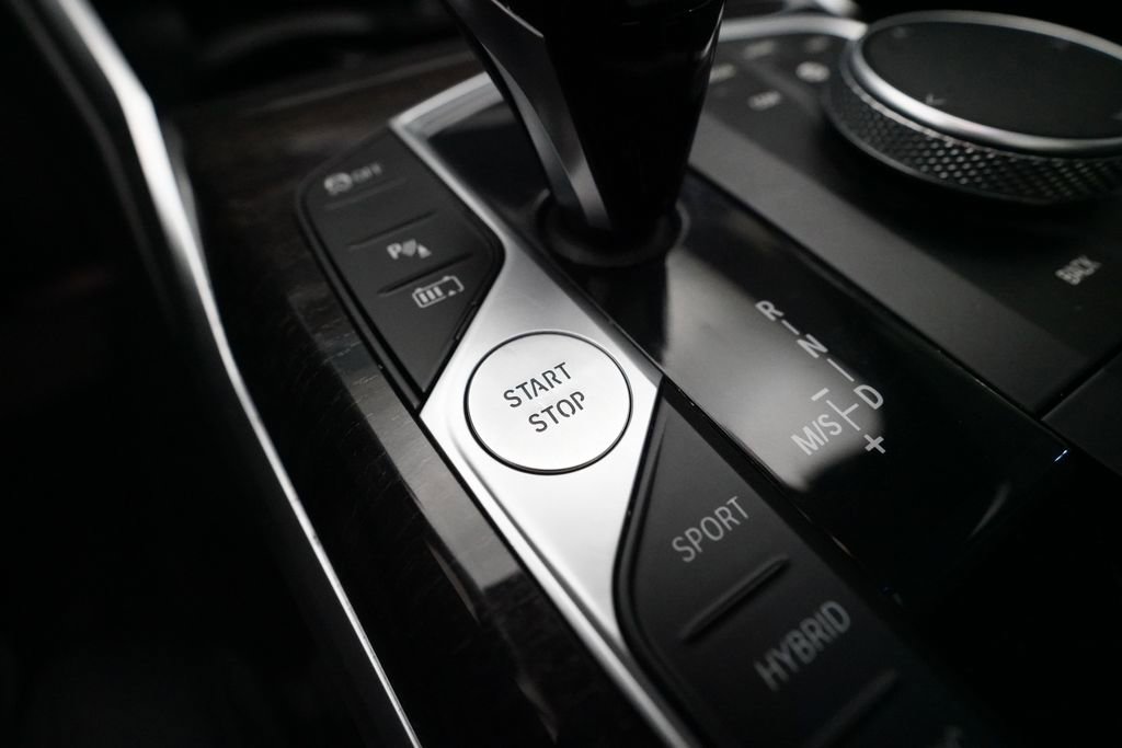 Used 2021 BMW 330e xDrive w/ Convenience Package image 31