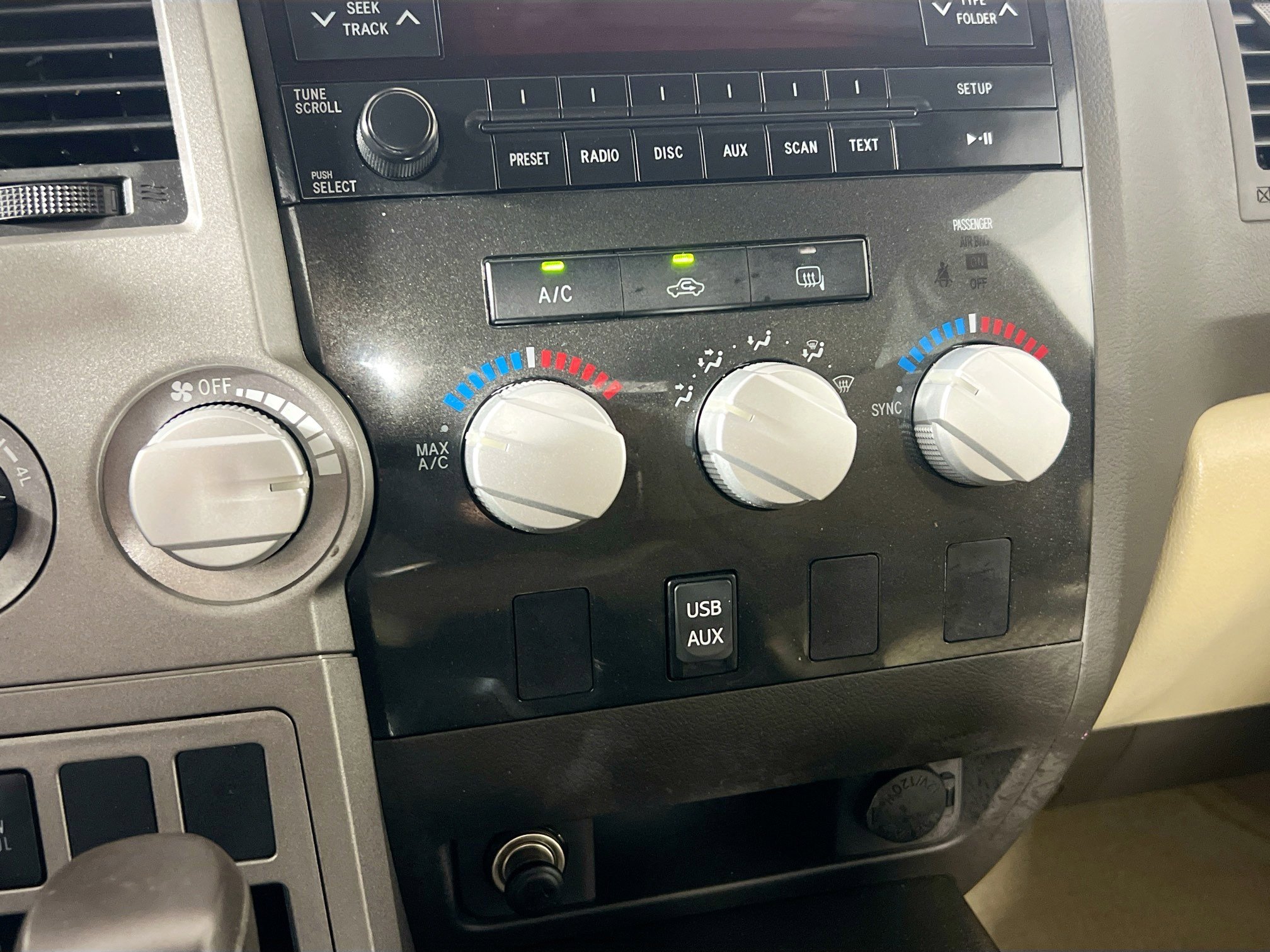 Used 2010 Toyota Tundra 4x4 Double Cab image 26
