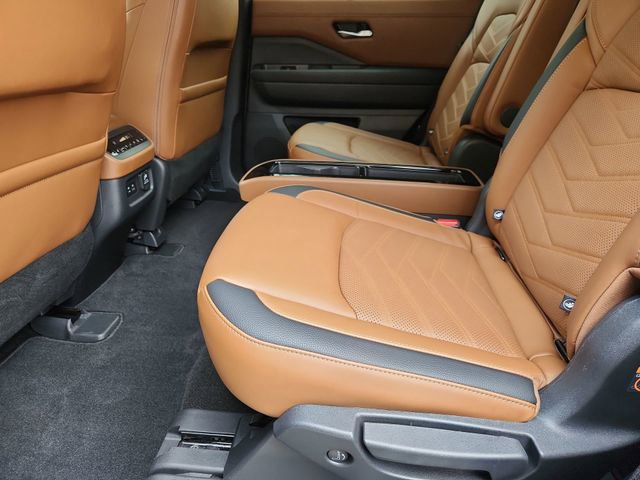 Used 2023 Nissan Pathfinder Platinum AWD/4WD image 25